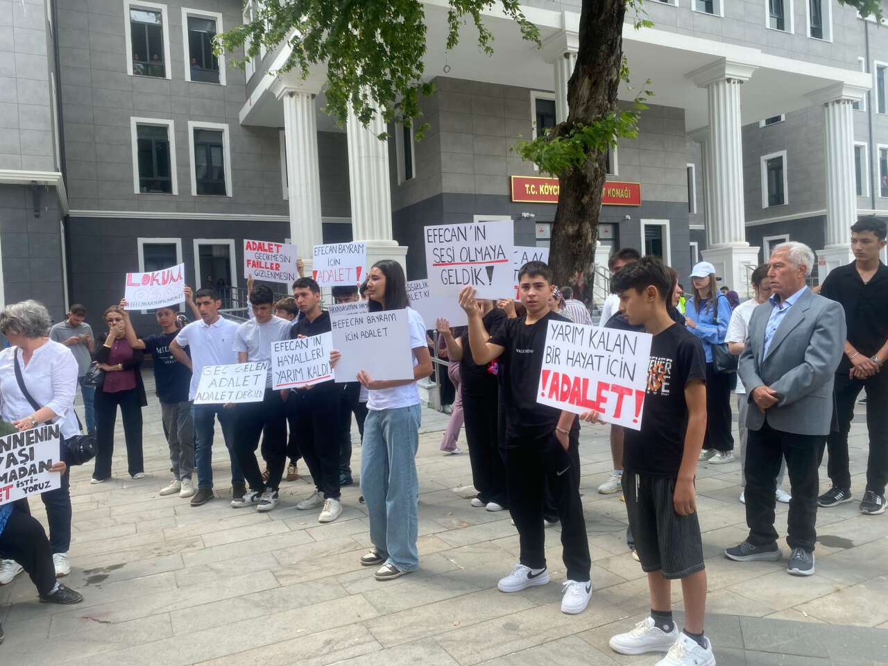 Köyceğiz’de Adalet Yürüyüşü: Acılı Anne Feryat Etti “Benim Oğlumu Aldılar, Beni de Alın” 4